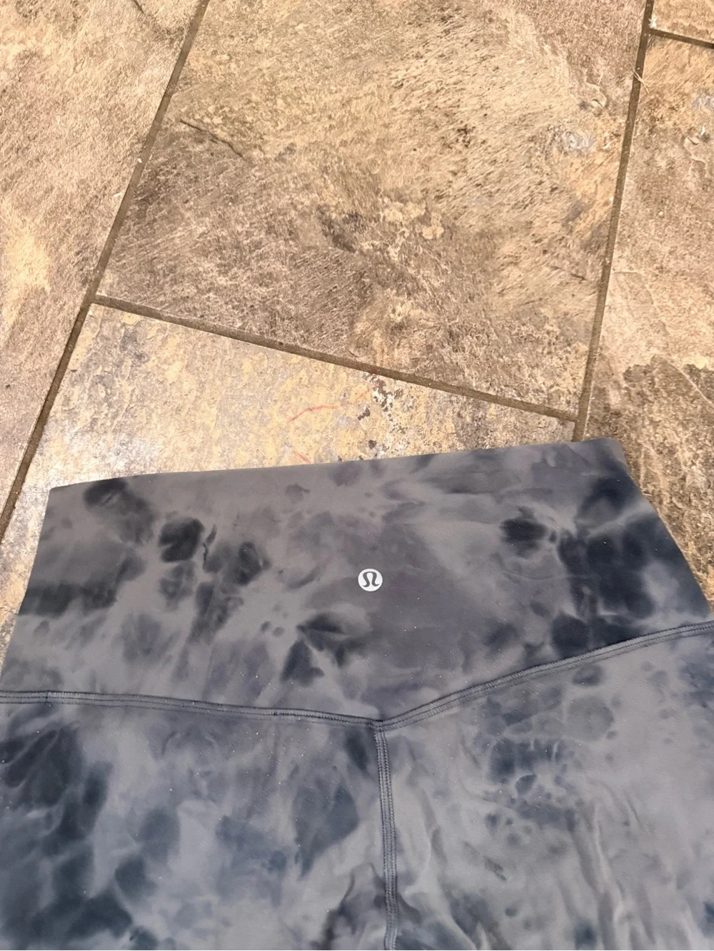 Lululemon Diamond Dye Aligns size 10, 25” inseam